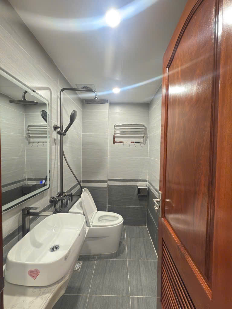 CC Bán nhà Tân Mai, quận Hoàng Mai. 46m × 5 Tầng. Gara Ô tô, SĐCC nở hậu. Chỉ 12 tỷ 3